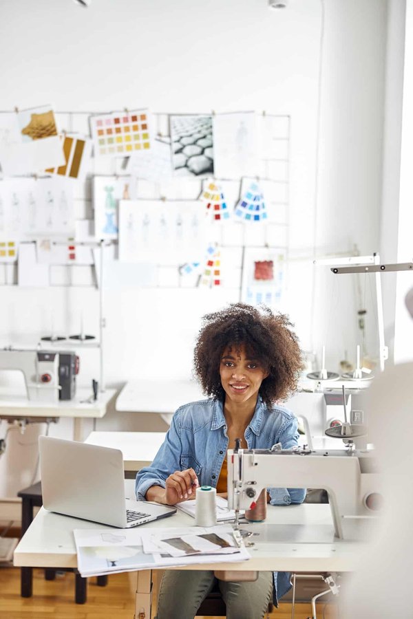 Machine à coudre piqueuse plate : Pourquoi faire ce choix ?